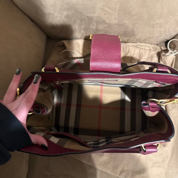 Burberry Grained Leather Medium Buckle Tote Burgundy - Picture 8 of 13